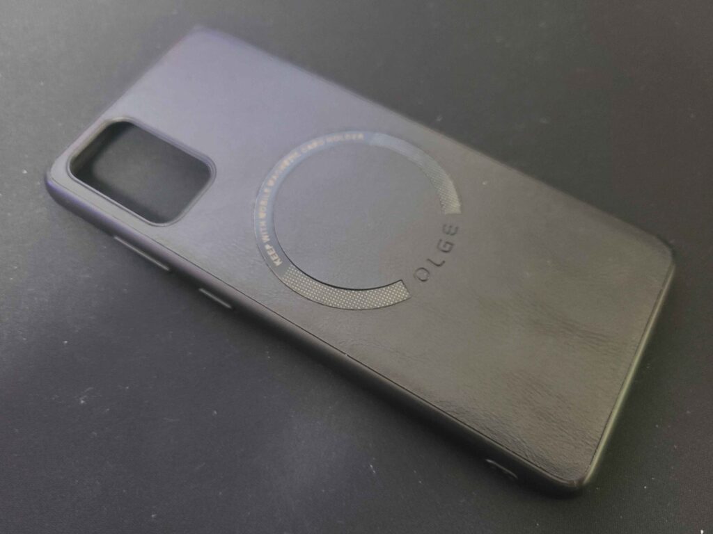 MagSafeアクセサリ対応のラグジュアリーレザーケース